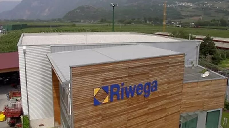 防水涂料贴砖前，界面剂不可或缺的一环